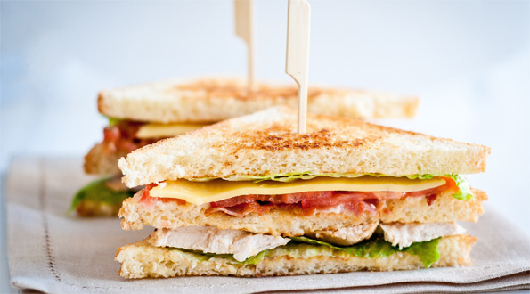 Сэндвич с ветчиной и сыром в мультипекаре Редмонд