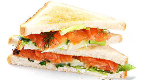 Сэндвичи с красной рыбой в мультипекаре Редмонд