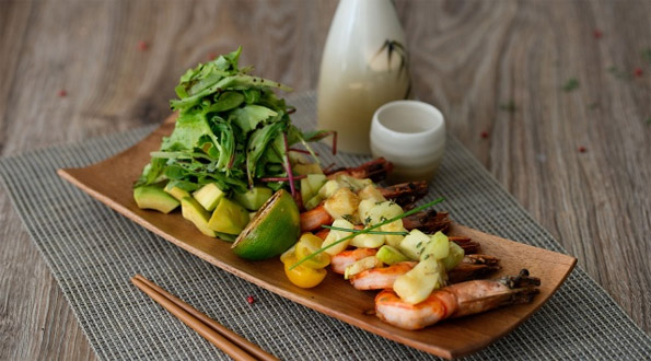 Теплый салат с креветками в мультиварке Редмонд