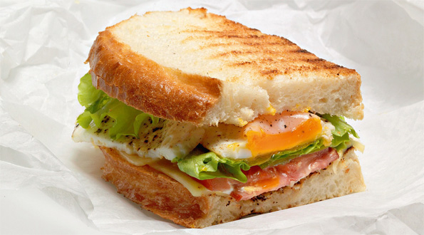 Сэндвич в яйце в мультипекаре Редмонд