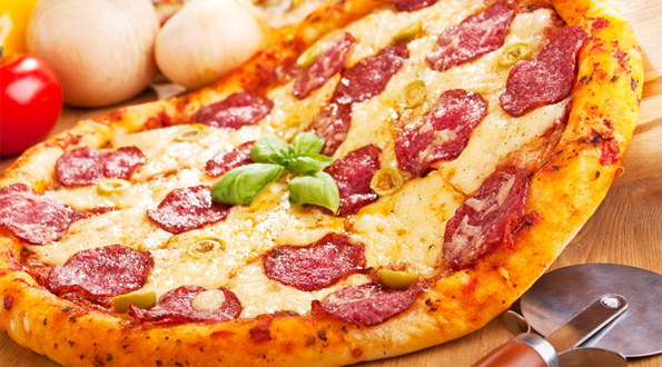 Пицца с салями в мультипекаре Редмонд