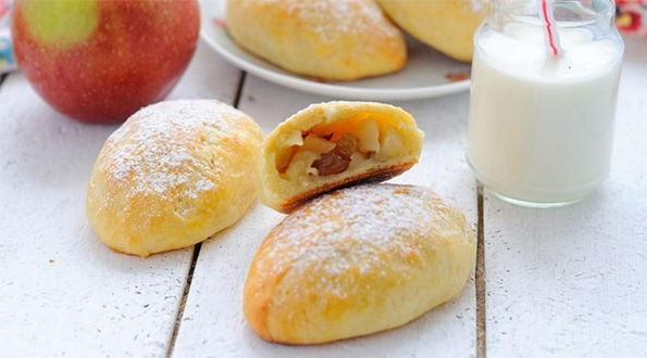 Дрожжевые пирожки с яблоками в мультипекаре Редмонд