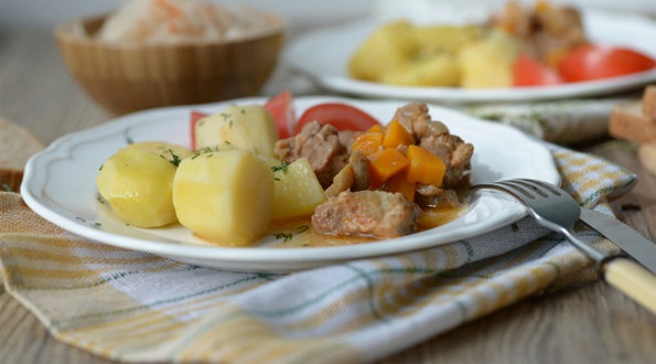 Свинина с картофелем и сыром в мультиварке Редмонд