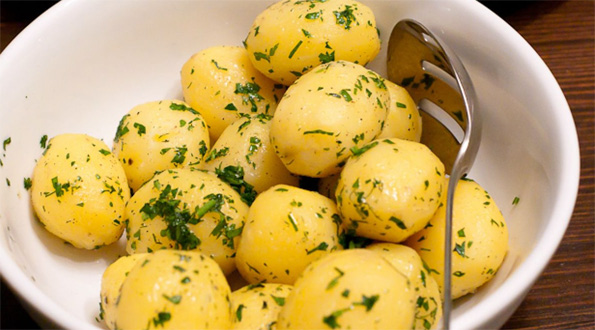Вареная картошка в мультиварке Редмонд