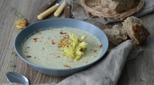 Крем-суп луковый со сметаной в мультиварке Редмонд