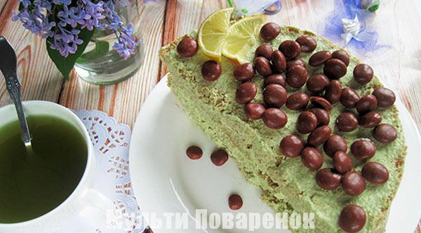 Зеленый чайный торт в мультиварке Редмонд